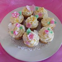 Pastel Flowery Cupcakes
