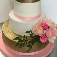 Glitter & flowers wedding cake