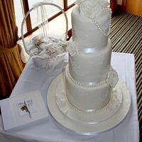 Double Barrel vintage Wedding Cake
