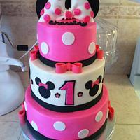 Minnie Mouse Cake and cupcakes