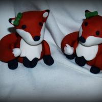 Gumpaste foxes