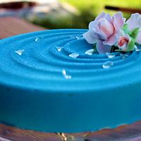 Mousse cake with sugar flowers