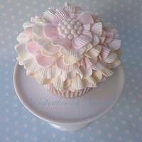 Pearly Seaside Chic Cake & Cupcakes