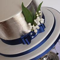 lily of the vally silver leaf wedding cake