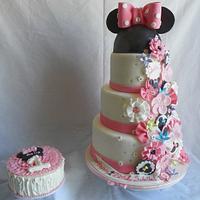 Bellas Minnie mouse cake