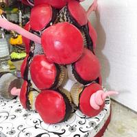 Peppa Pig cupcake sculpture