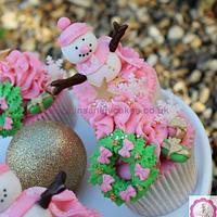 Sparkly pink Christmas cupcakes 