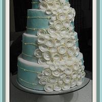 Flowers Cascade wedding cake