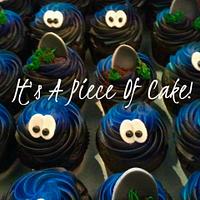 Halloween cake and matching cupcakes