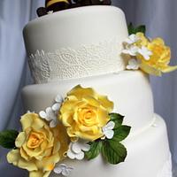 wedding cake for beekeepers