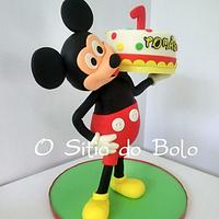 Mickey made ​​the cake delivery/ O Mickey entregou o bolo