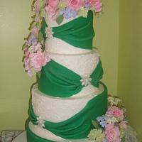 emarald green wedding cake adorned with roses