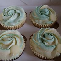 Two tone buttercream rose cupcakes