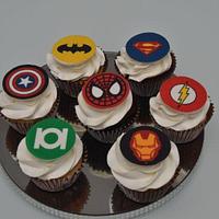 Superman cake and superhero cupcakes