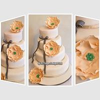 Stylish Ivory wedding cake 