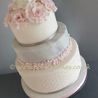 Pastel wedding cake 