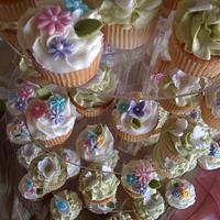Bird Cage wedding cake & cupcakes tower