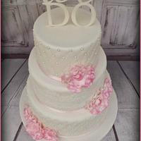 Pink and white weddingcake