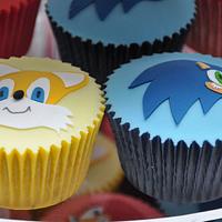 Sonic The Hedgehog Cake and Cupcakes
