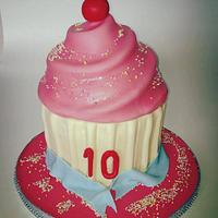 Cupcake Cake for my daughters 10th birthday