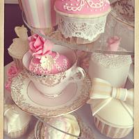 Vintage tea party cupcakes 