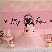 Minnie Mouse dessert table 