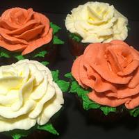 Flower cupcakes and cake