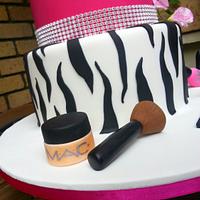 Make Up lover 18th Birthday Cake & Cupcakes 