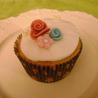 Wedding shower cupcake