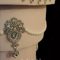 Crystal and pearl chandelier cake