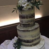 Naked fresh flowers wedding cake 