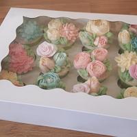 Buttercream flowers, wedding cupcakes. 