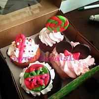 Minnie Mouse Christmas Birthday Cake and Cupcakes