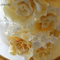Golden Rose Wedding Cake 