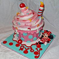 giant pink cupcake with minnie mouse 
