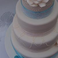 Pearls and Lace Wedding Cake