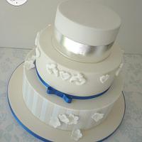 Ivory & royal blue wedding cake