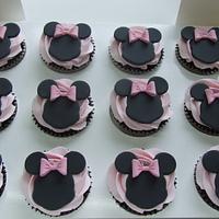 Amelia's Minnie mouse cake