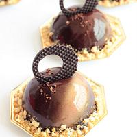 Uniportion Desserts with Chocolate Glaze