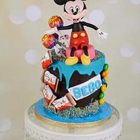 Mickey Mouse Candy drip cake 