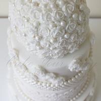 Classic Wedding Cake with Roses&Pearls 
