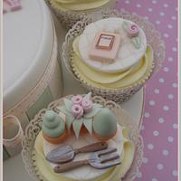 'Favourite Things' Cake & Cupcakes