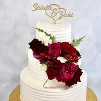 Scalloped wedding cake 