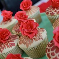 Vintage Red Rose Celebration Cupcakes
