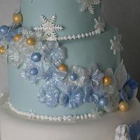 Icy blu Christmas cake