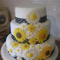 Sunflower/daisy wedding cake