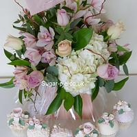 Floral & lace cupcakes