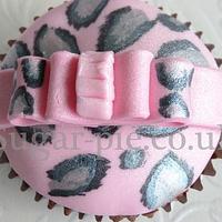 Pink Leopard print cupcakes