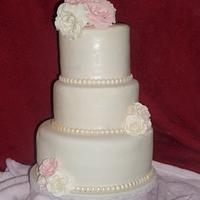 pale roses wedding cake