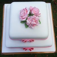 Elegant Roses wedding cake